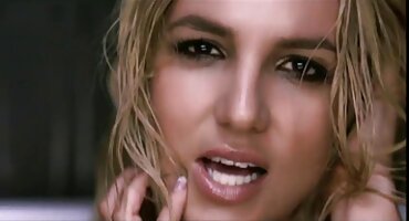 sex loan luân mẹ con Charlotte Sartre được fucked bởi một anh chàng sex moi hay da đen.